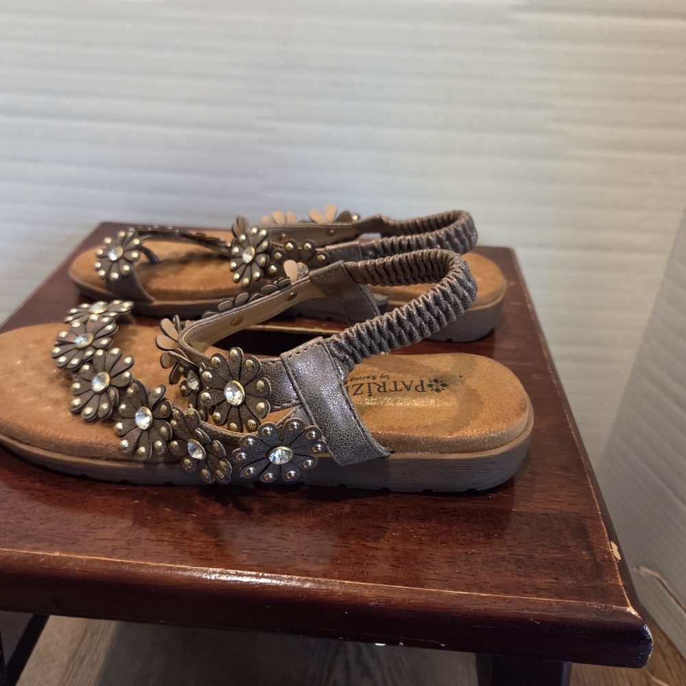 Patrizia Women's Brown Floral Sandals - Picture 4 of 11